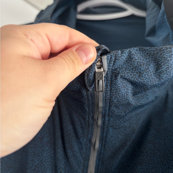 Lululemon Men’s Active Jacket
Pyroclastic Carbon Blue Black - Picture 3 of 8